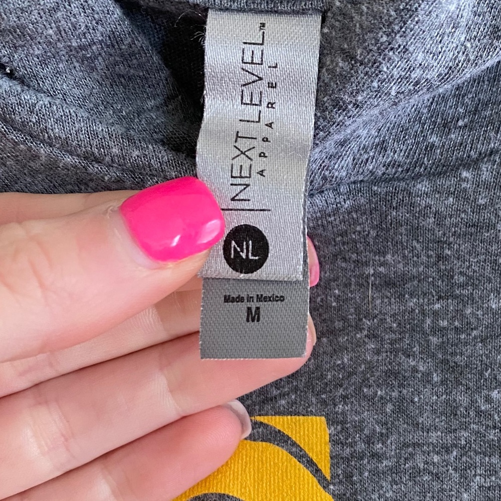 Super cute pullover! - Picture 6 of 8
